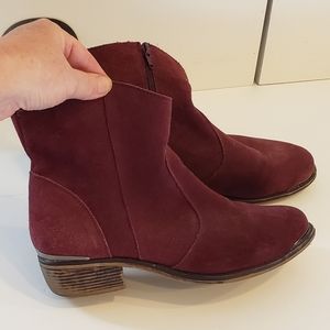 Urban Outffiters Ming Suede bootie size 10